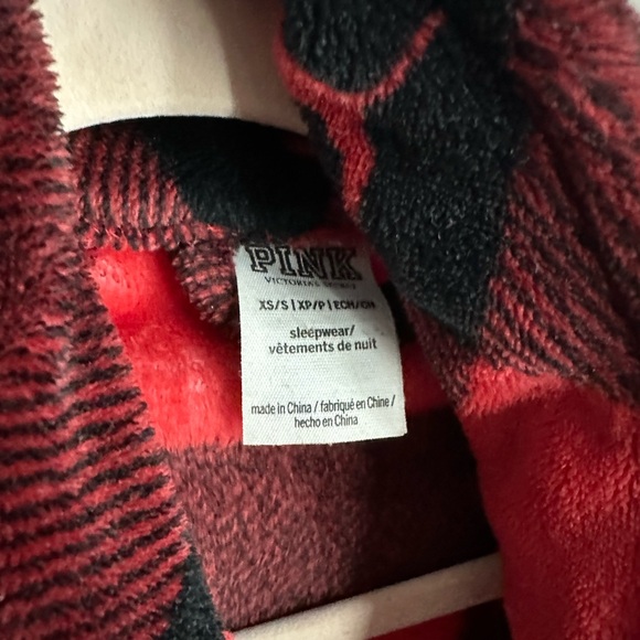 Robe - Picture 3 of 5